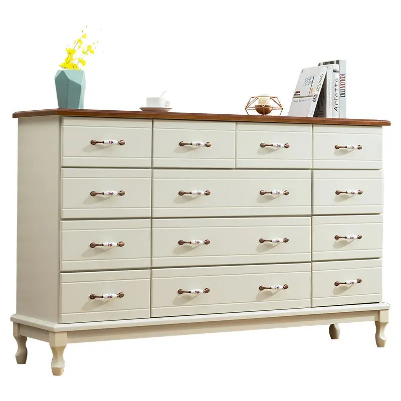 無垢材のチェスト引き出し収納、小さなアパートのリビングルーム収納