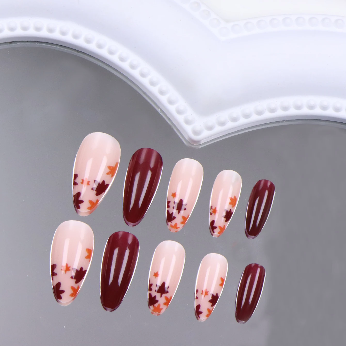 24PCS Almond-Shaped False Nails In Wine Red With Maple Leaf Glitter Design, Glossy Medium Size, Cute Autumn Maple Acrylic Nails