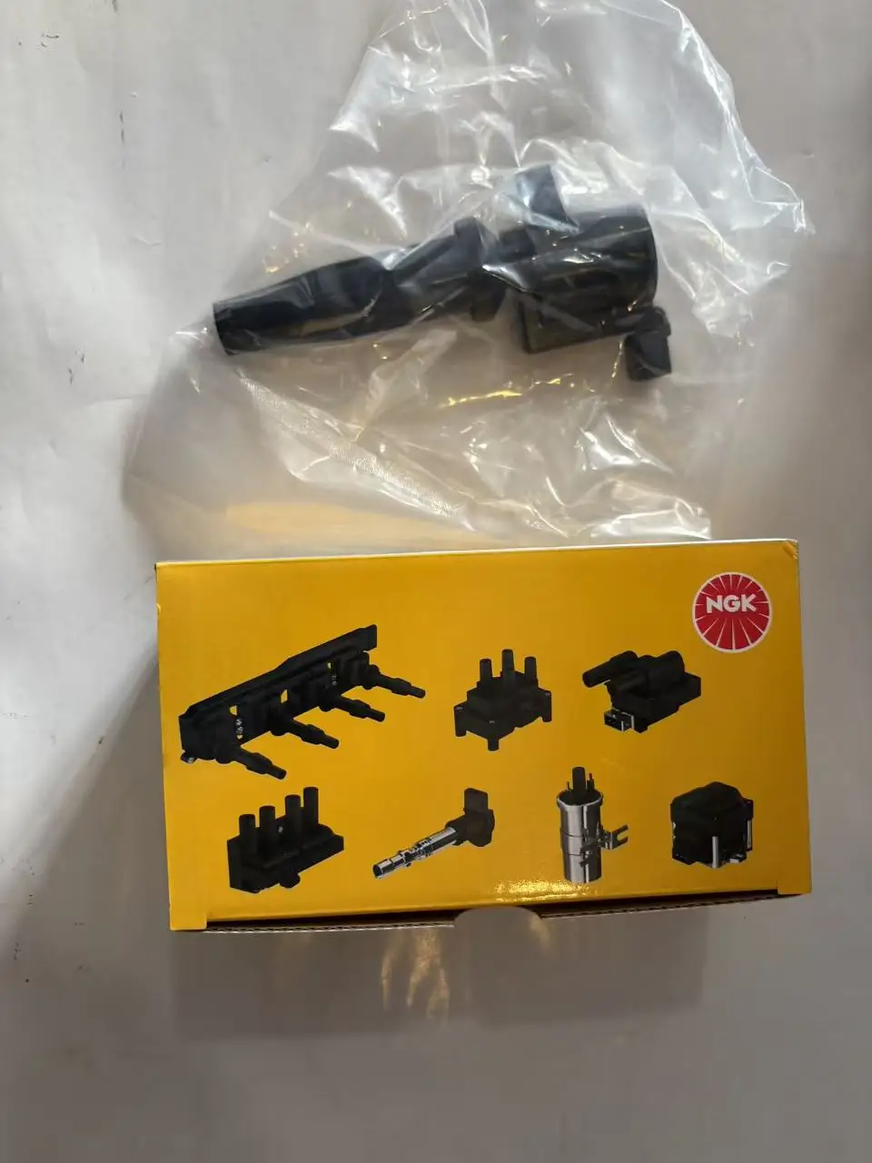 

1PCS OEM NUMBER 4M5G12A366BC /31375294 IGNITION COIL NGK U5136/48386 FOR fucus Escape Hybrid Focus Transit L4 /volvo S40