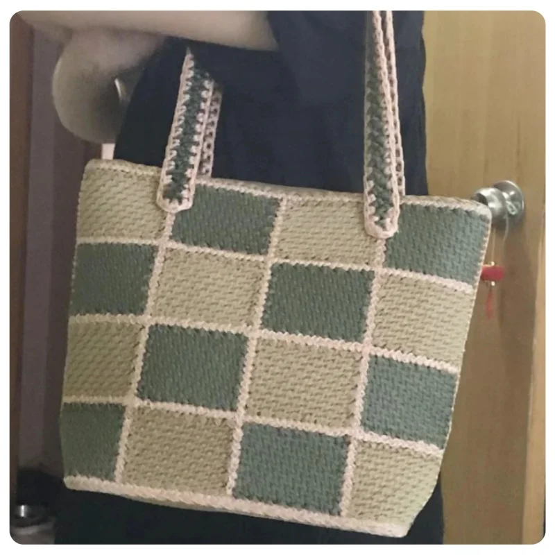 Handmade woven shoulder bag, portable shopping bag, simple and fashionable, with lined pockets, generous and beautiful