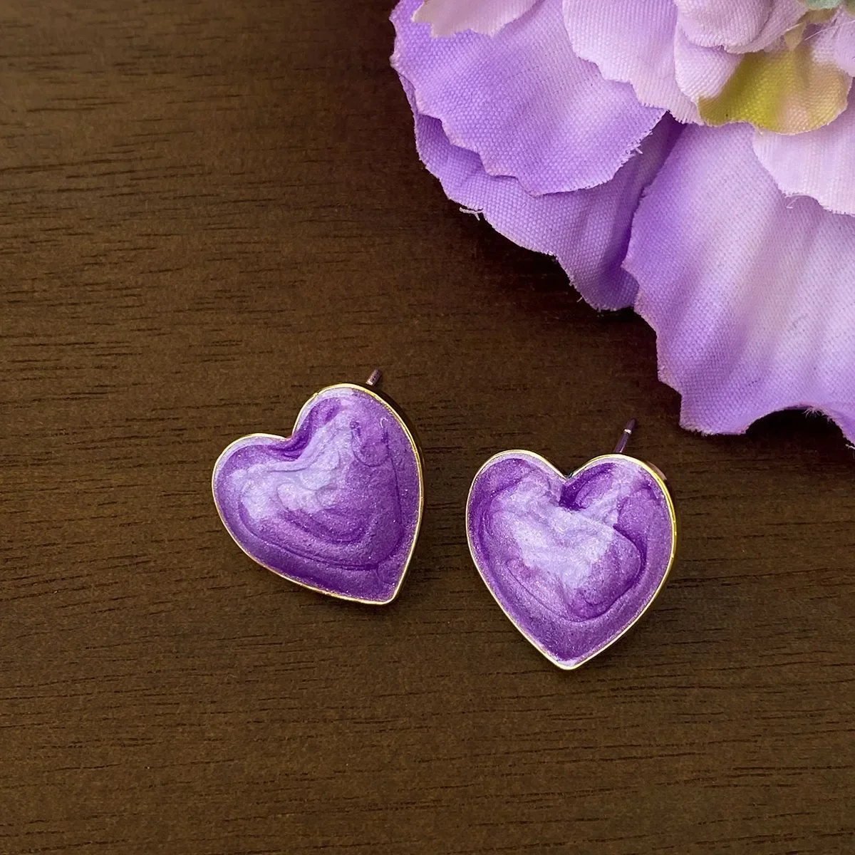 حلق على شكل قلب كبير أرجواني اللون للنساء بسيط من المينا الصقيل مجوهرات شخصية لعيد الميلاد والهالوين هدية للفتيات