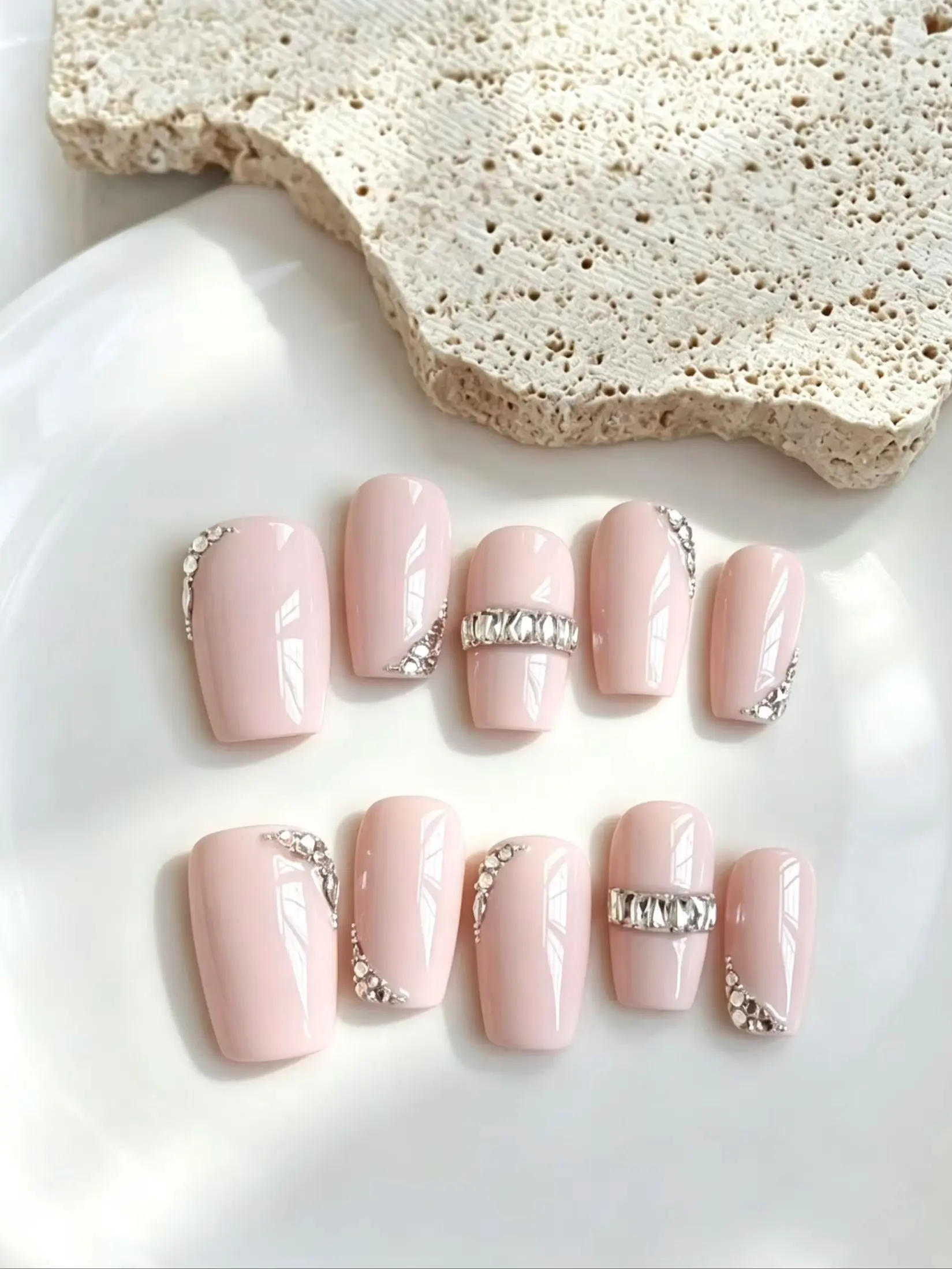 10 Pieces of Luxurious Wedding Press-On Nails, Gradient Square Nail Shape, Jelly Nude Pink Base Color, Rhinestone Arc Lines and Rectangular Diamond Chain, Reusable Fake Nails