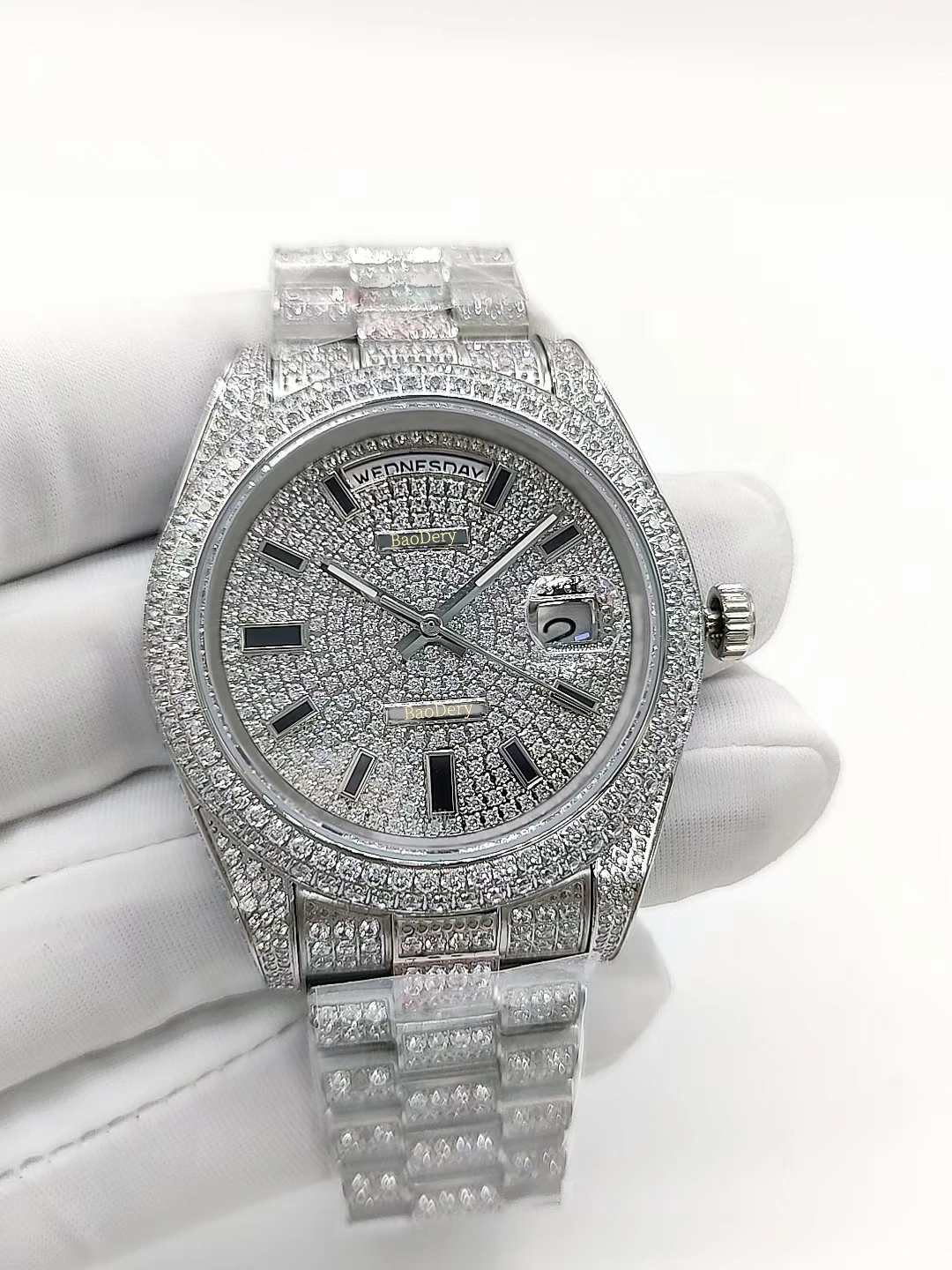 Classic Men's Watch with 41mm Diamond Case & Strap - Featuring Mechanical Movement, Calendar Window, & Gem Scale for an Elegant