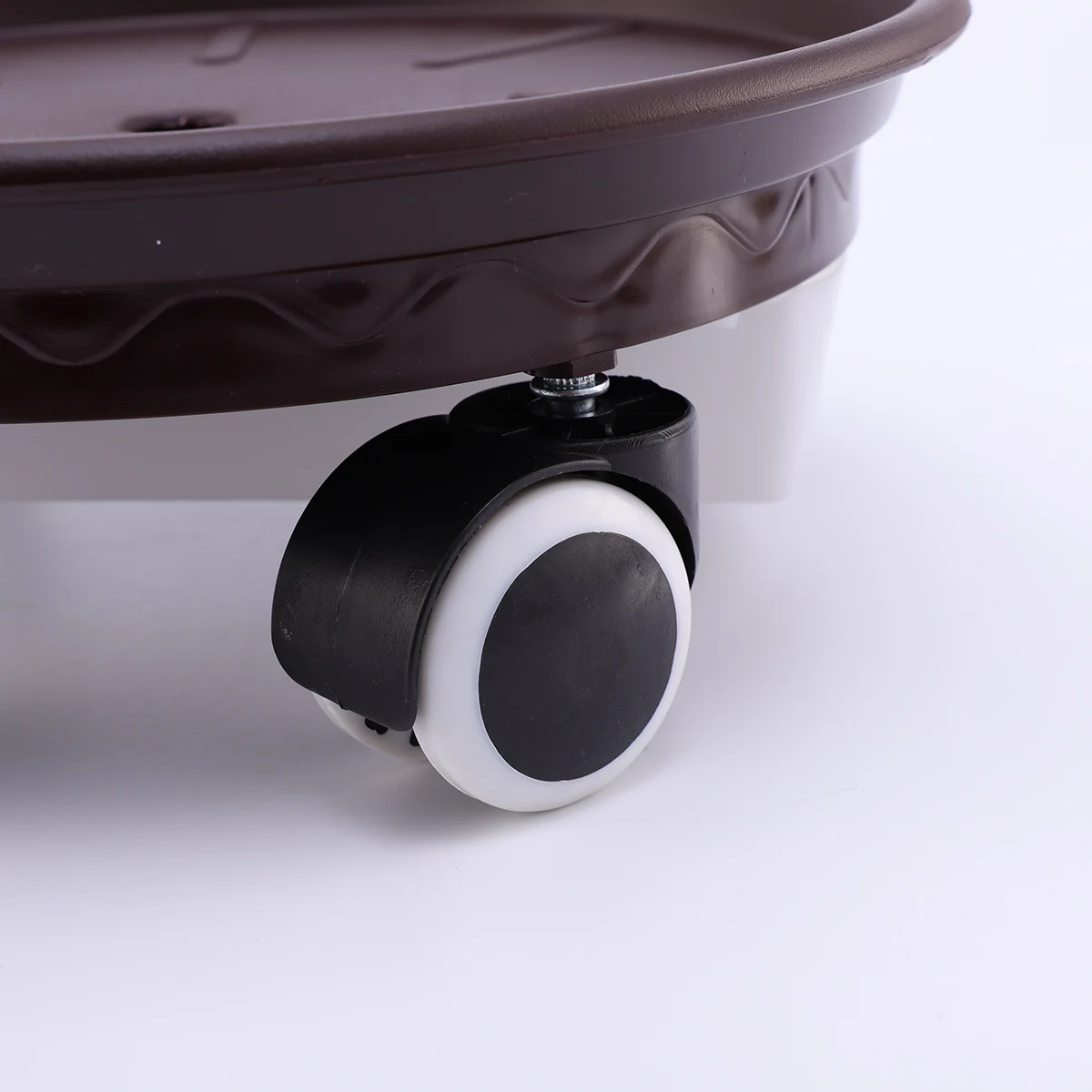 

1Pcs Wheel Flowerpot Tray Durable Plastic Brown Round Plant Pots Tray 27cm Outside Diameter 24cm Inside Diameter Ideal for Home