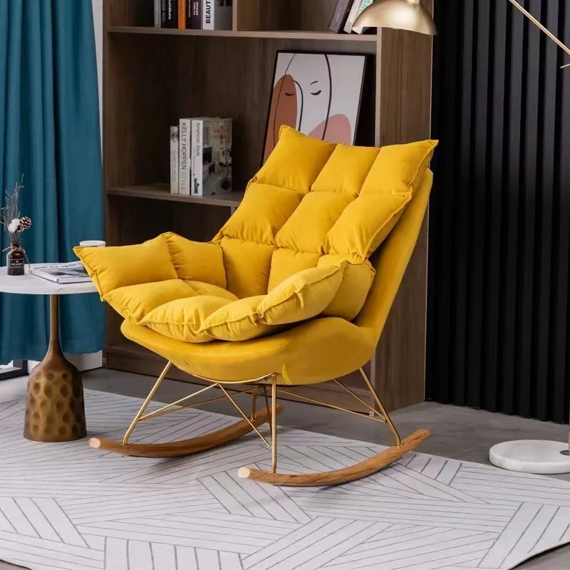 Imagen 3: # Sala de estar, balcón, dormitorio, sofá, silla mecedora, sillón reclinable, silla de descanso