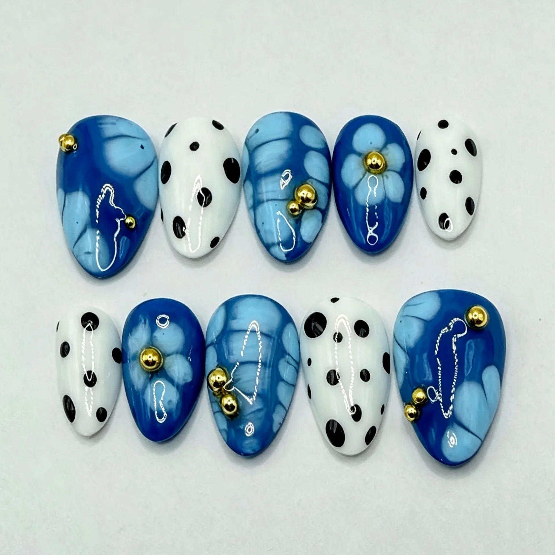 24Pcs Blue Almond Cat Eye Press-on Fake Nails Gilded French Design False Nails with Broken Diamond Wearable Women Manicure Tip