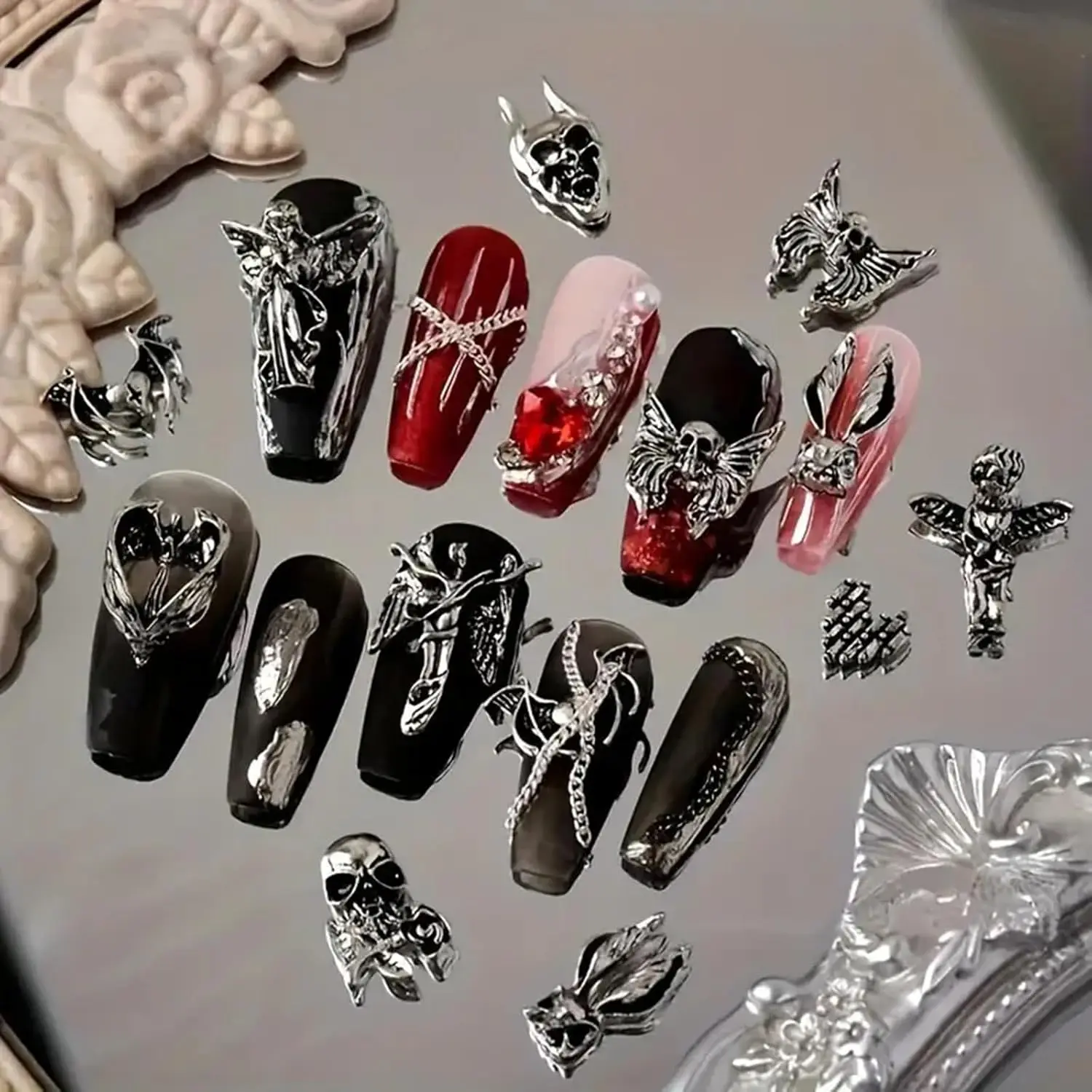 Accesorios de decoración de uñas Retro gótico de Halloween, joyería en forma de corazón de piedras preciosas de calavera de aleación 3D para modelos de arcilla Fimo