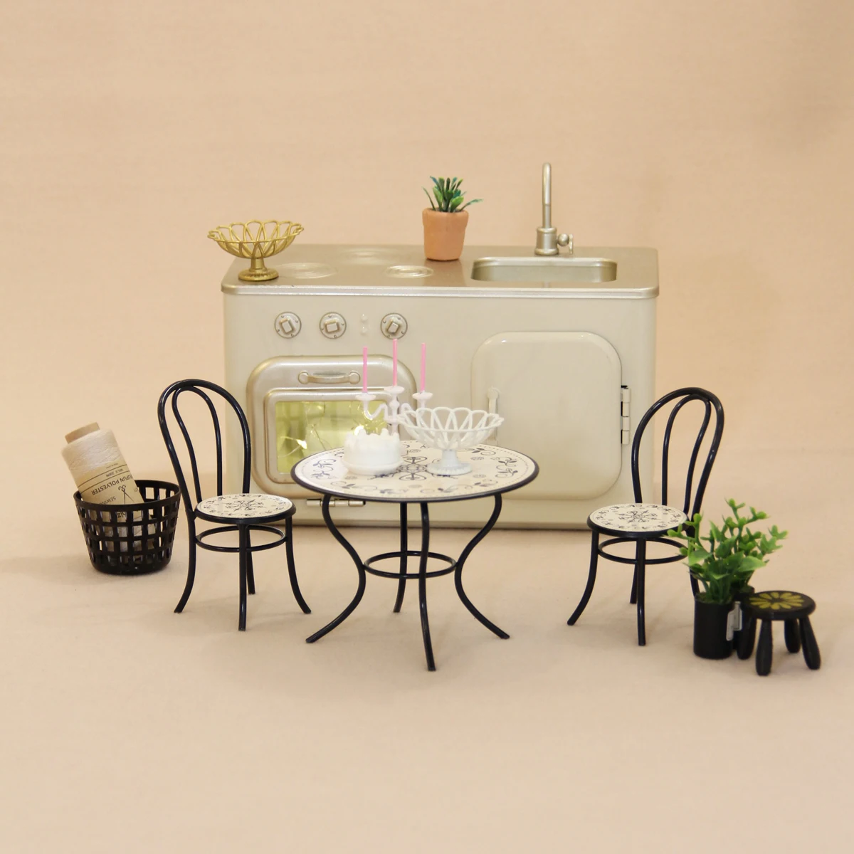 ミニチュア模擬ドールハウス家具 1:12 錬鉄製テーブルと椅子 3 点セット Bjd Ob11 ドールハウスの家庭用家具に適しています