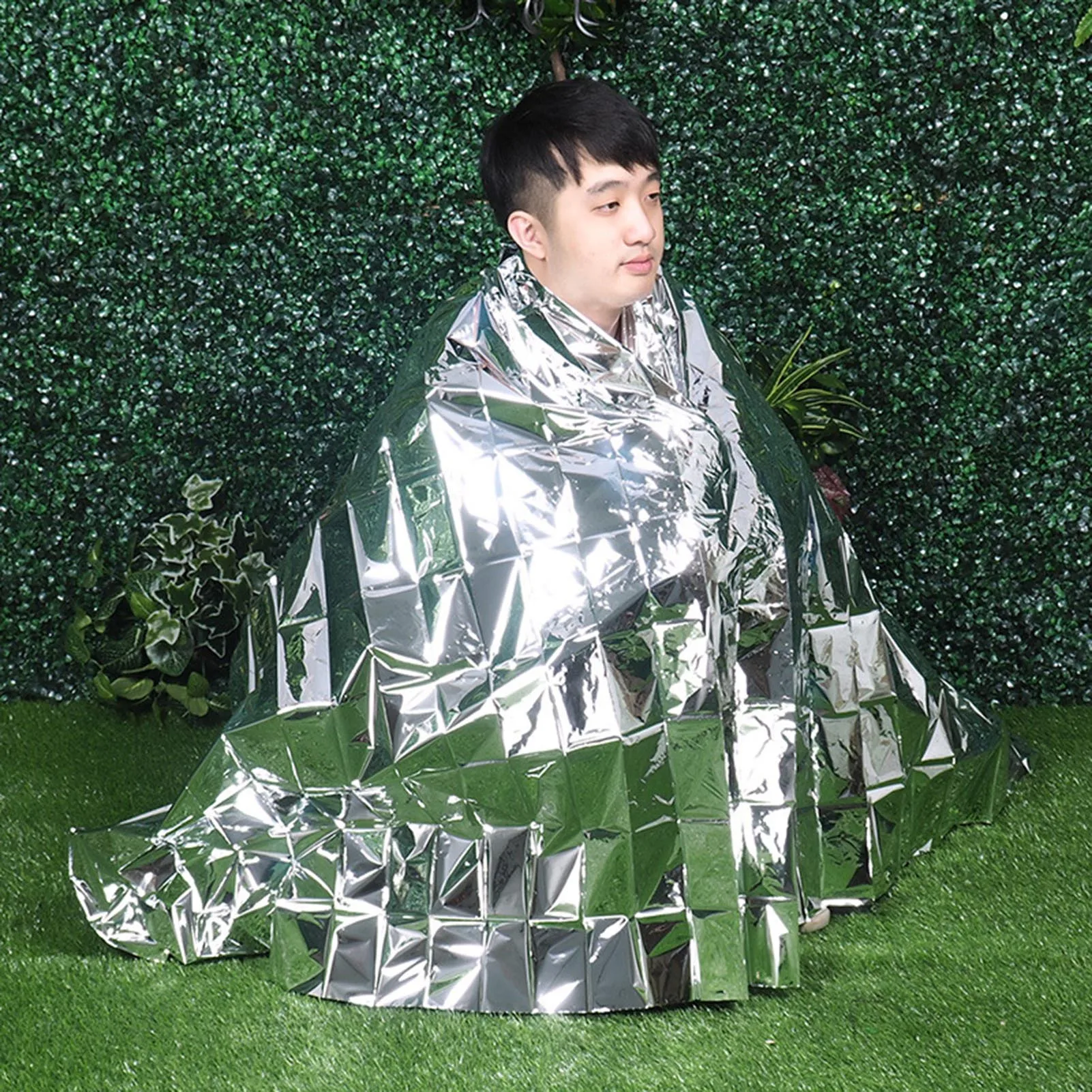 Foil Thermal Space Blanket Waterproof Outdoors Emergency Blanket for Woman Man Camping Outing