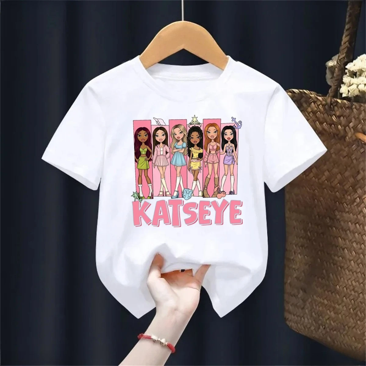 

KATSEYE music singer cartoon print boy/girl cute casual cotton T-shirt suitable for summer wear