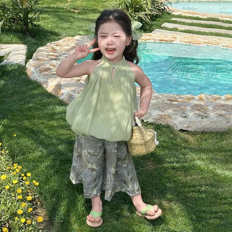 

Комплект кукольной рубашки без рукавов для девочек, лето 2025, новый стиль, модные детские повседневные широкие брюки для девочек, комплект из двух предметов