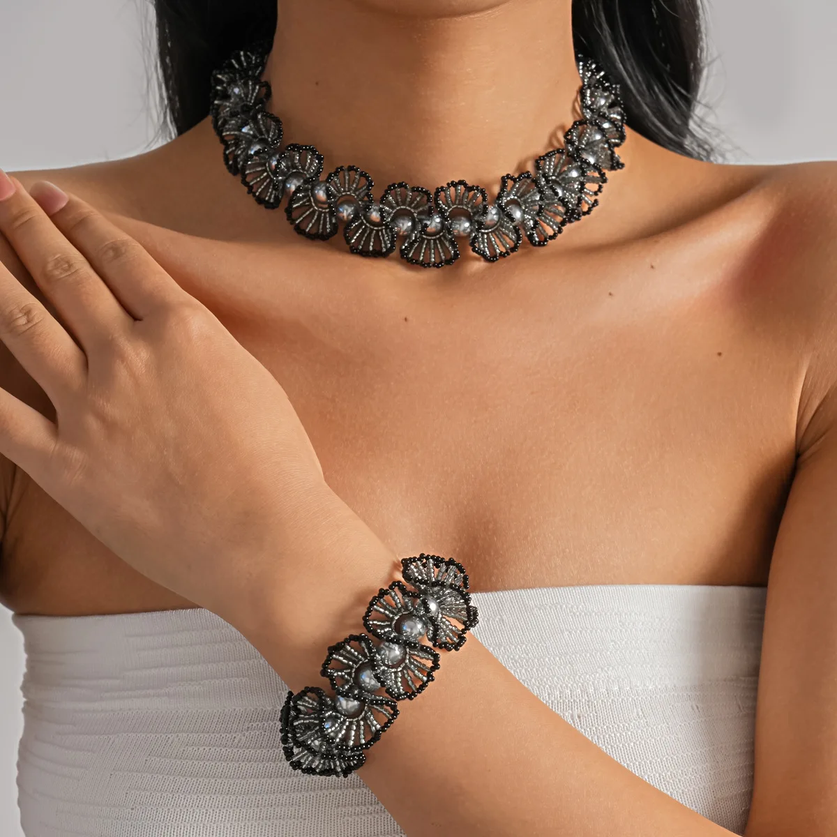 

European and American Pearl Crystal Beaded Trim Bracelet Necklace for Women Sweet & Cool Style Collarbone Chain Luxury Jewelry