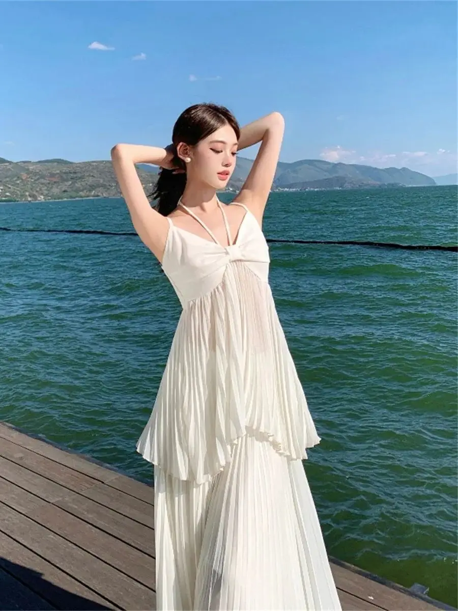 

Sexy Off-the-Shoulder Chiffon Top with Straps Spring New Arrival Sweet and Sophisticated Pleated Two-Piece Set For Women