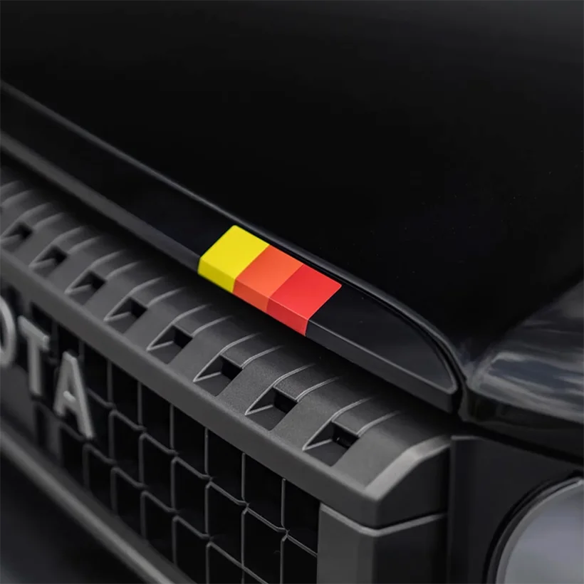 

2 шт., наклейка на передний капот, бампер, вентиляционное отверстие с задней предварительно вырезанной трехцветной наклейкой, виниловая графика для Land Cruiser 250 Prado LC250