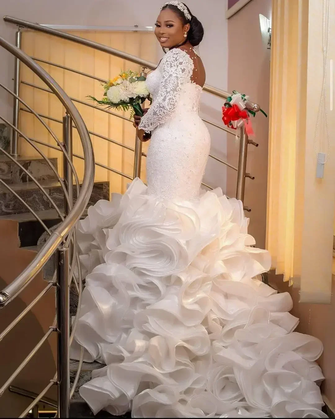 تخصيص مغرفة مطرز حورية البحر فستان الزفاف Vestido De Noiva Sereia طويلة الأكمام الأورجانزا المتتالية كشكش فستان زفاف