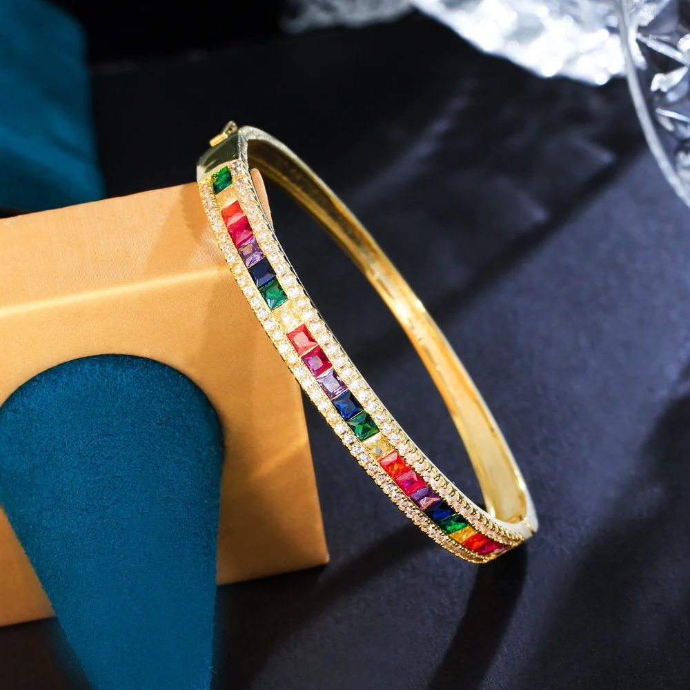 CWWZircons Wunderschöner, glitzernder, quadratisch geschliffener CZ-Armreif mit Weißgoldbeschichtung für Damen, schicker Boho-Sommerschmuck, Großhandel SZ0066 – Detail 7