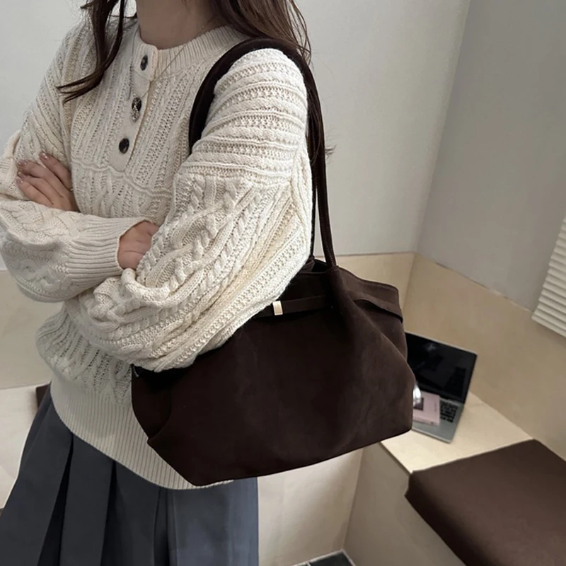 Vintage Wildleder-Schultertasche für Damen, minimalistische Tragetasche mit großem Fassungsvermögen, Retro-Schulterhandtasche für den täglichen Gebrauch und Reisen. – Detail 11