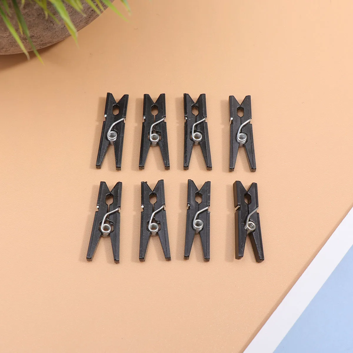 

100pcs Plastic Lightweight Mini 2.5Cm Hanging Photo Paper Decorations Craft Wedding Clothes Plastic Clip Gift Black
