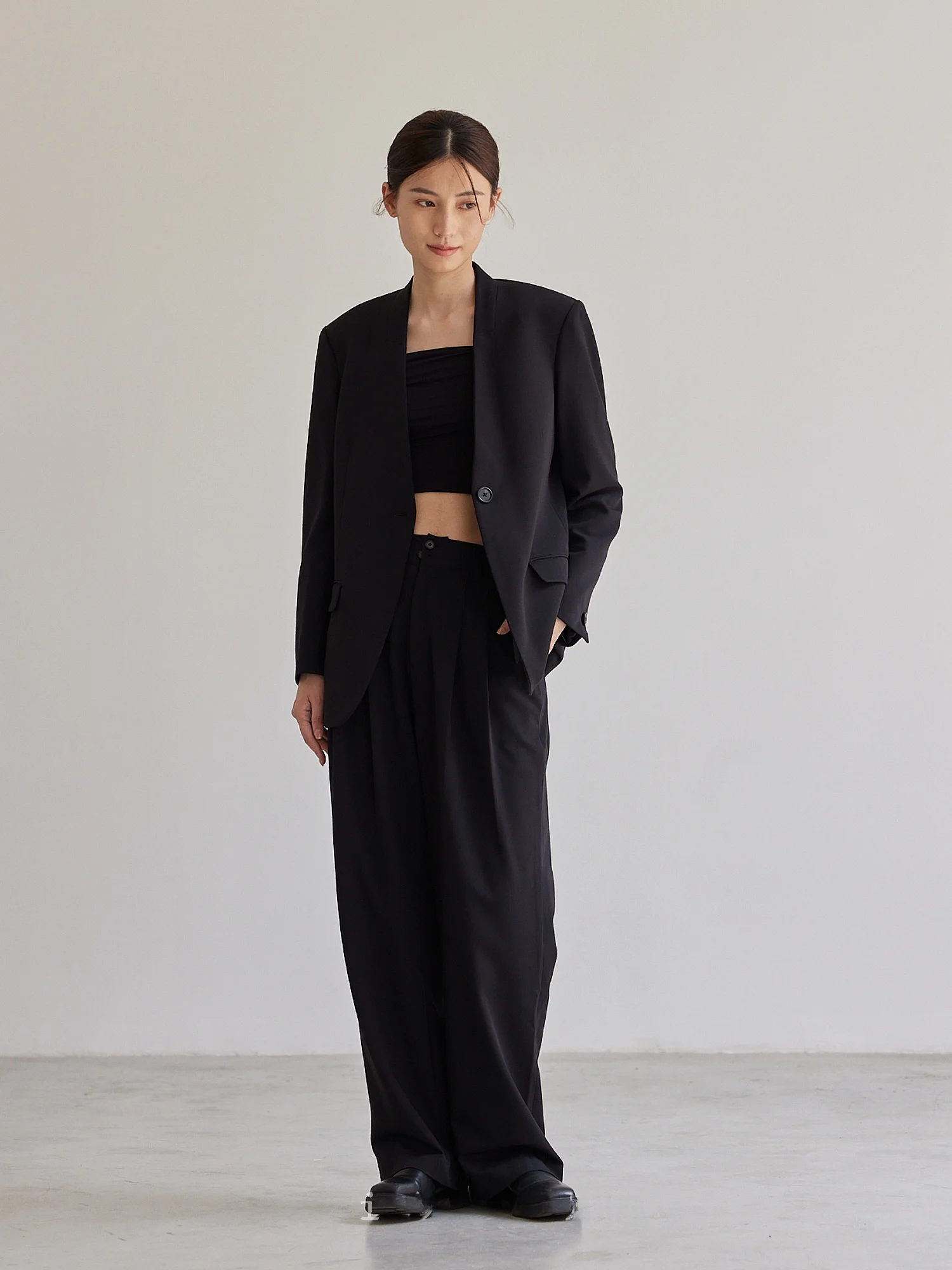 Vitatha Bla Wollmantel im Originaldesign, locker geschnitten, langärmlig, V-Ausschnitt, Knopfleiste, einfarbig, für den Arbeitsweg geeignet