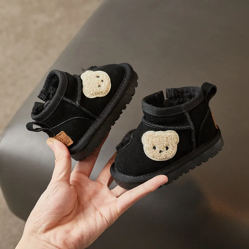 Baby-Schneestiefel Niedlicher Bär Kinder-Kurzstiefel Wildleder Warm Weiche Sohle 2026 Winter Neue Kleinkind-Kurzstiefel Runde Zehen – Detail 4