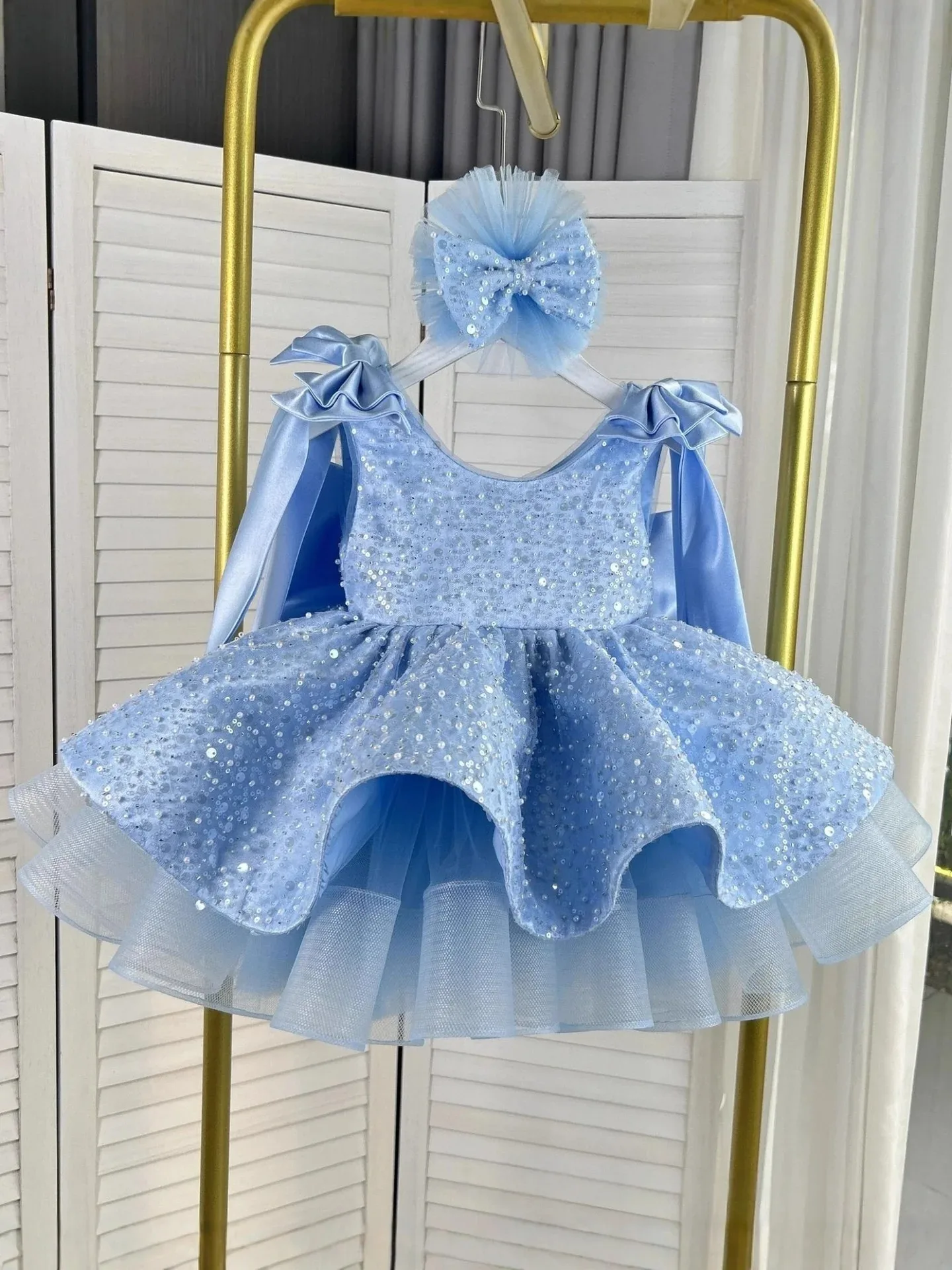 Fioletowe sukienki dla dziewczynek z cekinami, sukienki na przyjęcie urodzinowe dla dziewczynek z kokardami, urocze sukienki balowe dla niemowląt i dzieci z koralikami do sesji zdjęciowych.