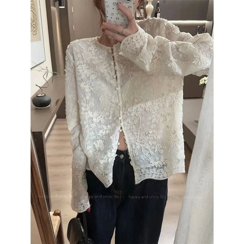 Chemises en dentelle brodée pour femmes, Vintage, manches longues, hauts pour dames, élégant, Transparent, col rond, Chic, printemps 2025