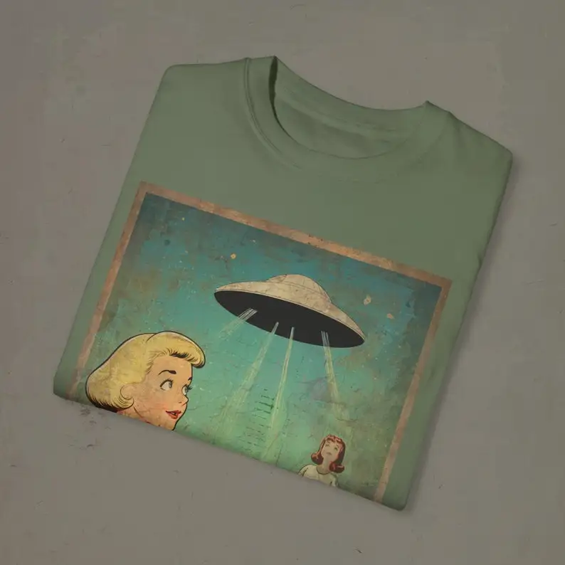 Retro UFO GIRL T-Shirt, Unisex Vintage Flying Saucer Shirt, Roswell Alien Abduction Gift, Alien Ufo Sci-fi Shirt, Girlfriend Gif