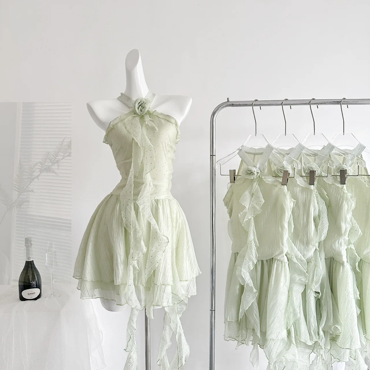 Elegantes Sommerkleid für Damen mit Neckholder, Ärmellos, Sexy Blumenmuster, Schmal Geschnitten, Diamanten-Verzierung, A-Linie, Kurzes Kleid