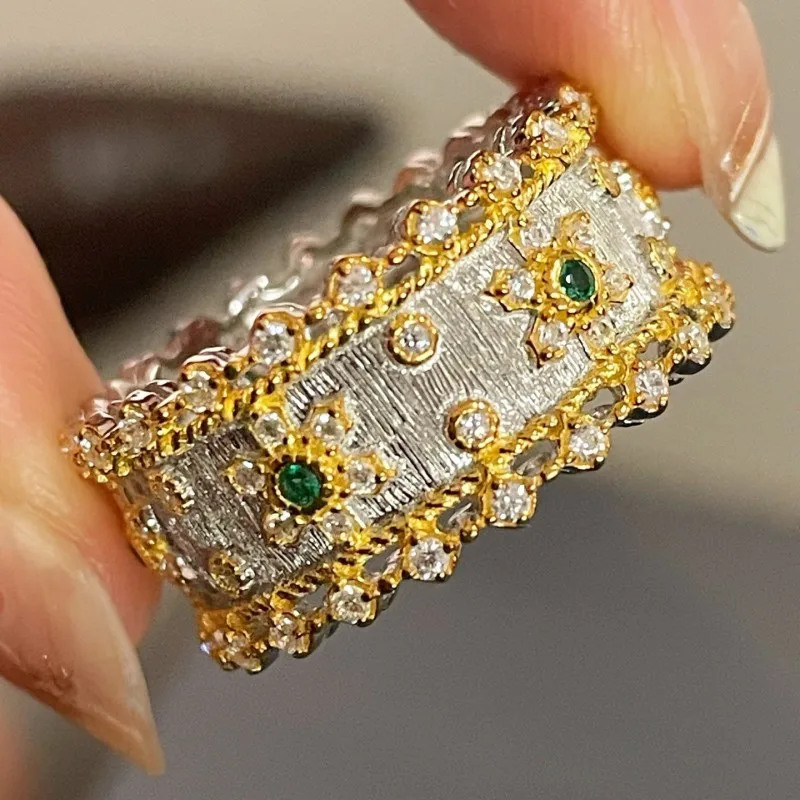 

S925 Silver Electroplated 18K Gold Vintage Emerald Diamond Brushed Women's Ring with Exquisite Carved Gold and Silver Two-Tone D