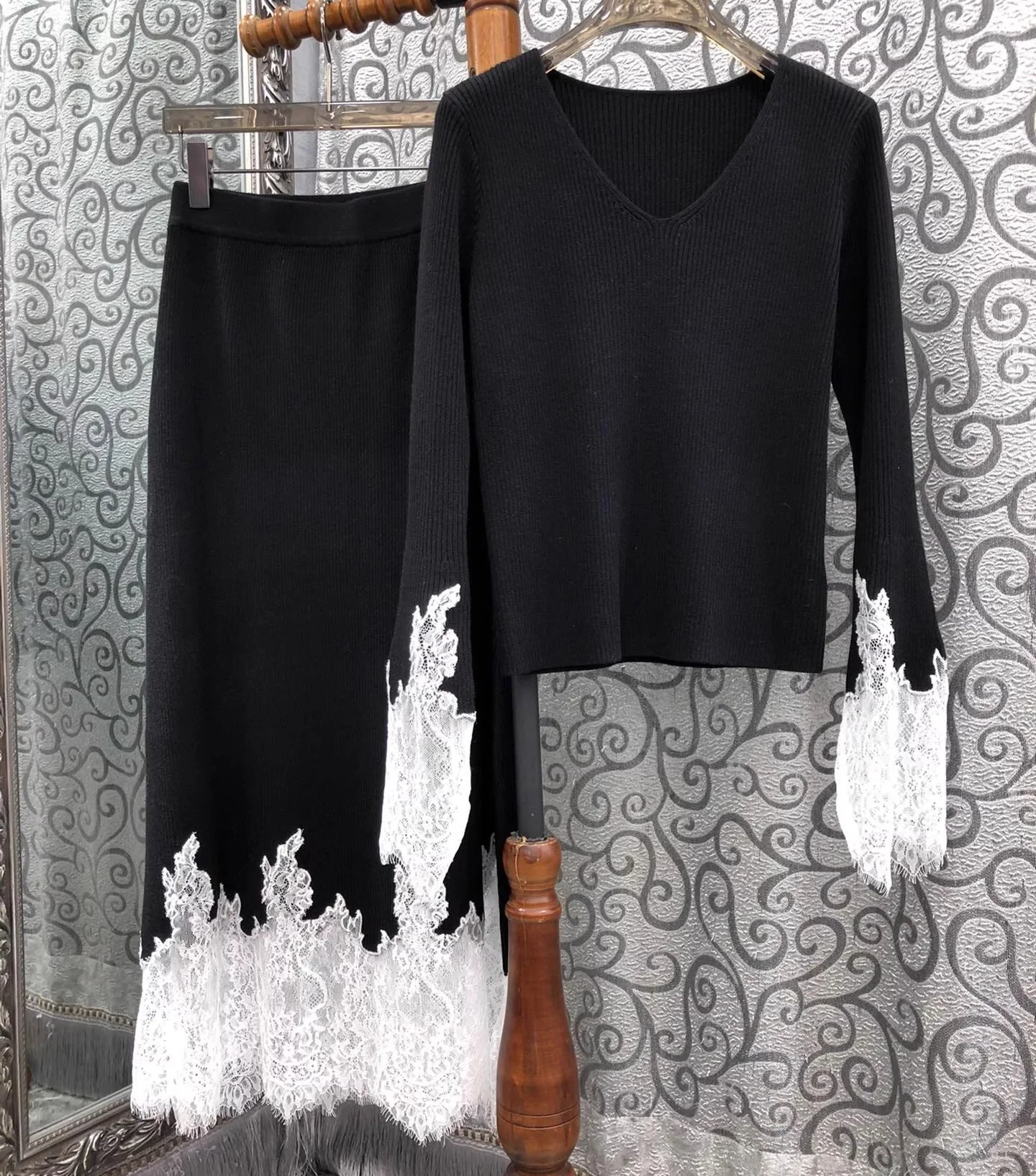 

Top Quality New Sweater Sets 2025 Autumn Winter Skirt Suit Women V-Neck White Lace Patchwork Black Pullovers+Long Black Skirts