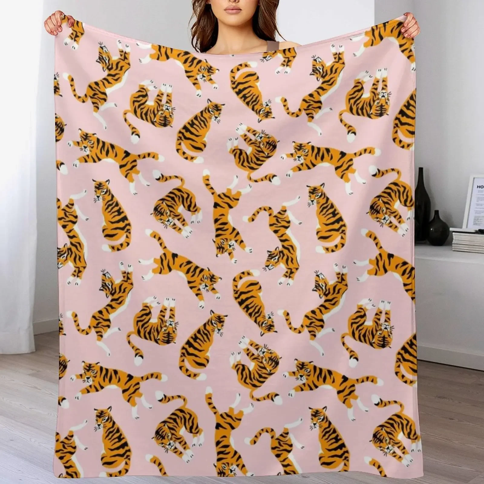 

Cute tigers on pink Throw Blanket Luxury Throw Decorative Sofa Soft Polar Blankets
