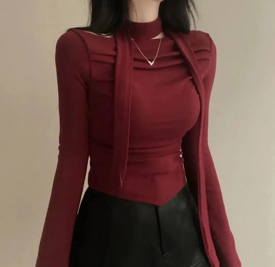 

Korean Style Women's Off-Shoulder Long Sleeve Slimming Sexy Cropped Pleated Base Top For Fashion