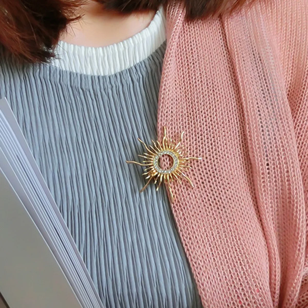 Retro Baroque Style Rhinestone Sun God Brooches For Women Men Elegant Trendy Clothing Accessories Alloy Pin Luxury Jewelry Gifts