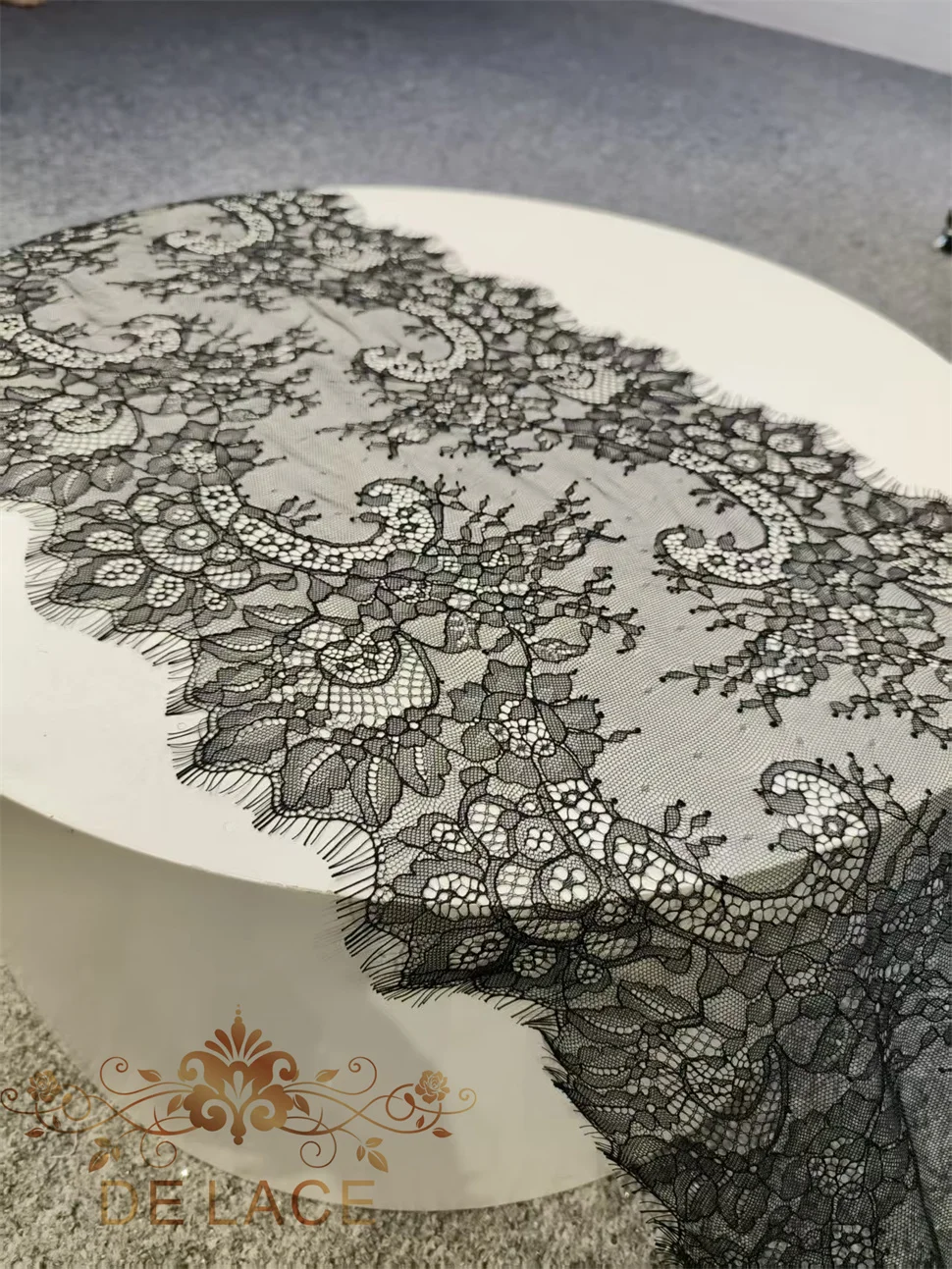 XXHB Delicado Macio Cílios Chantilly Lace Guarnições Padrão Floral Renda Oco Out Vestido de Noiva Tecido de Renda