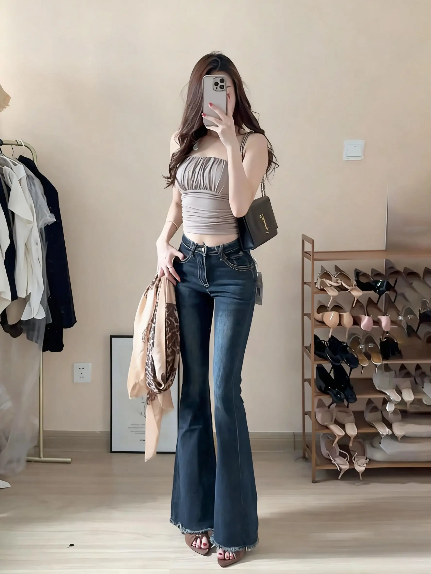 

Ретро-джинсы-клеш в американском стиле, темно-синие, с эффектом потертости, женские, с высокой талией, эластичные, утягивающие, слегка расклешенные, из хлопкового денима