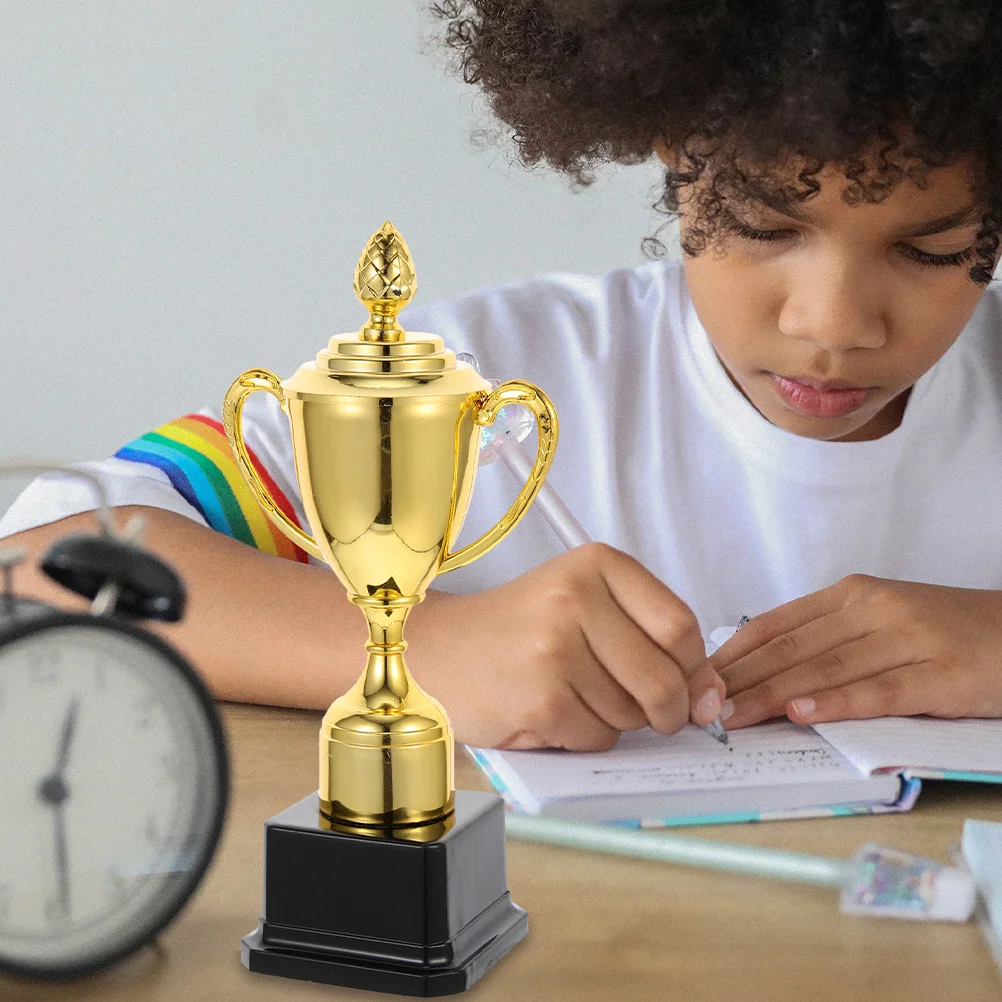 

2Pcs Creative Shaped Student Trophy Decor Durable Plastic Award Trophy Celebration Competition Winner Prop Honor Supply