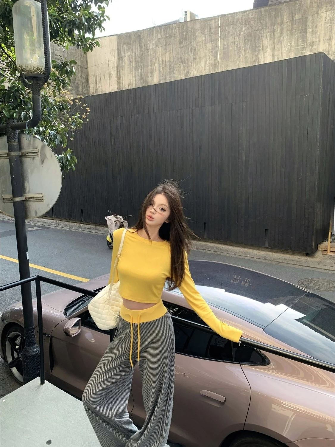 

Женский летний модный комплект из двух предметов: желтая футболка с длинным рукавом в стиле «Допамин» и брюки с высокой талией и широкими штанинами, повседневный, стройнящий