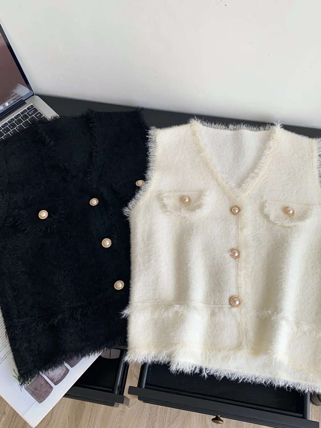 

Ele Knitted Furry Vest Women's Svel V-Ne Outerwear Commute Sle Regular Thin Single Button Pure Color