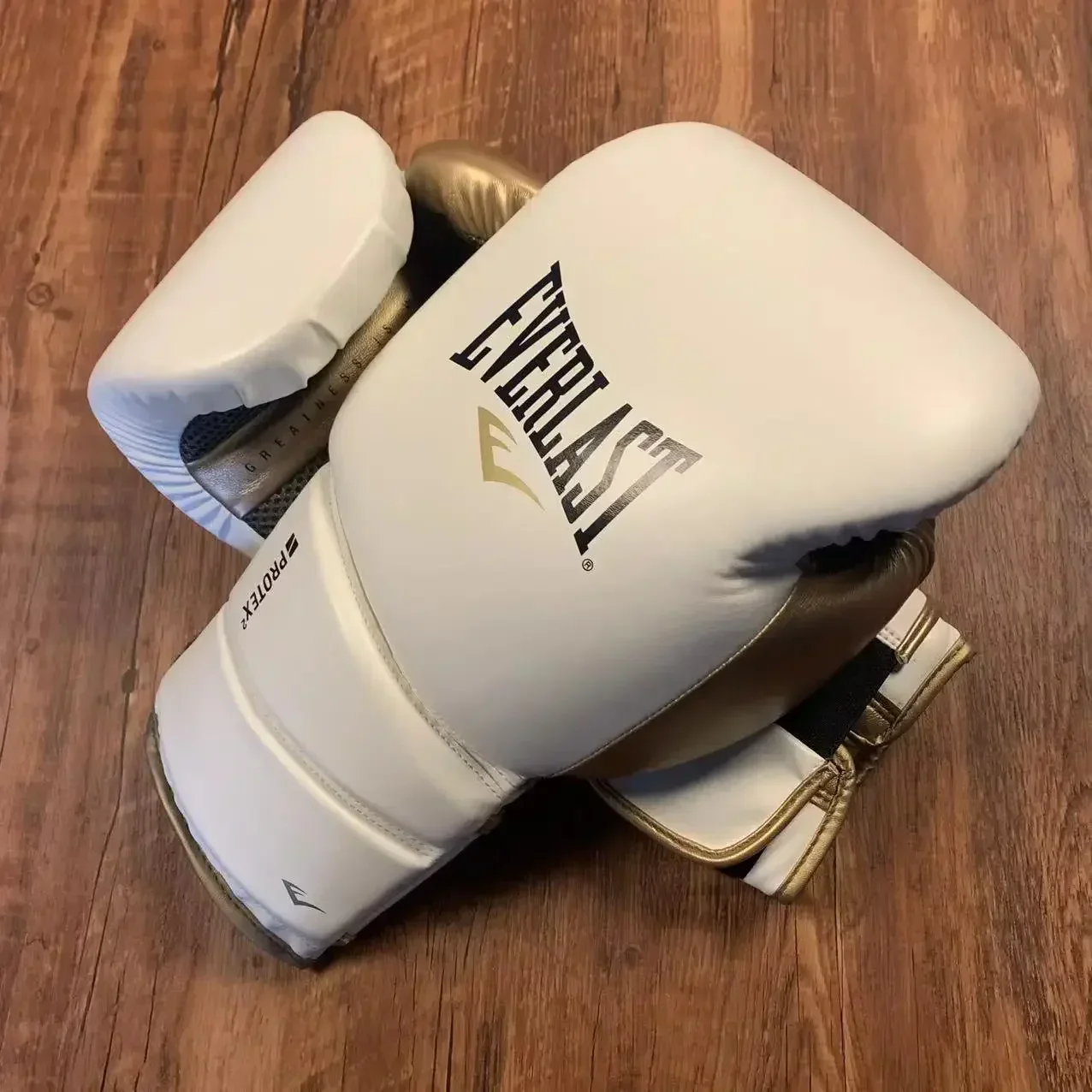 Boxing gloves men\'s and women\'s Sanda training Thai boxing fighting and professional sandbag fist sets