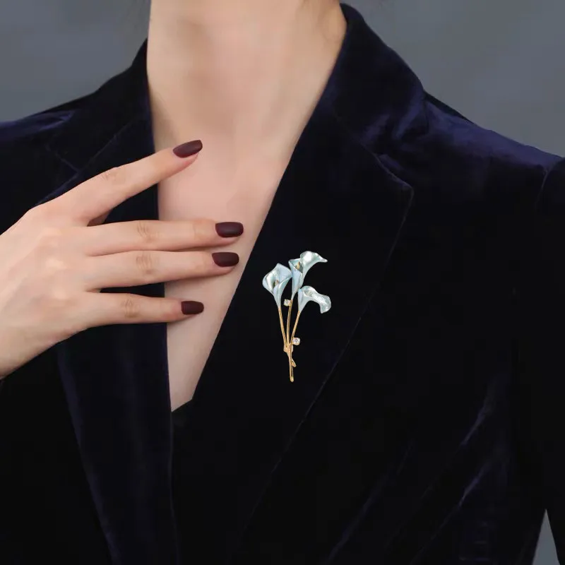 New Arrival Women Girls Classic Enamel Lily Flower Brooches Pins Exquisite Simple Design Plant Series Lady Party Pin