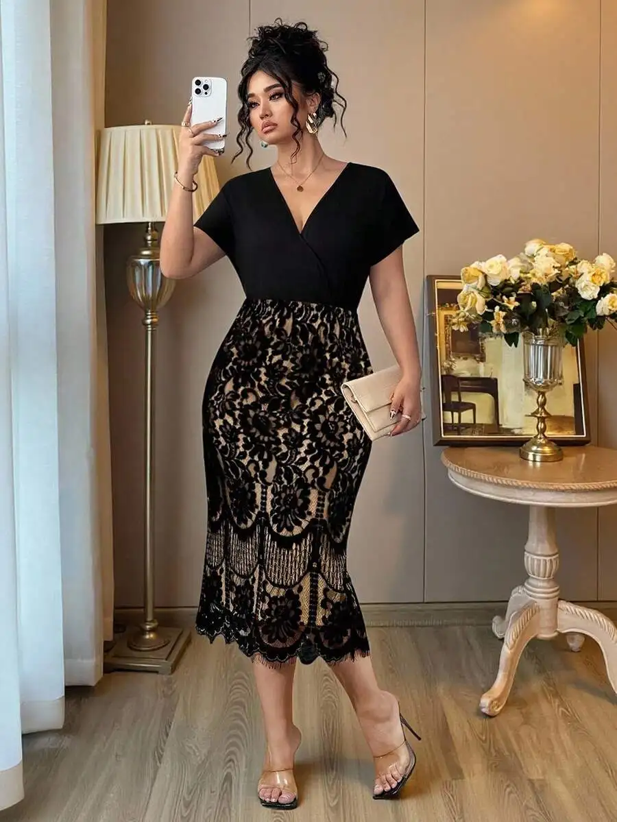 

Black V-Neck Plus Size Lace Patchwork Fitted Midi Dress