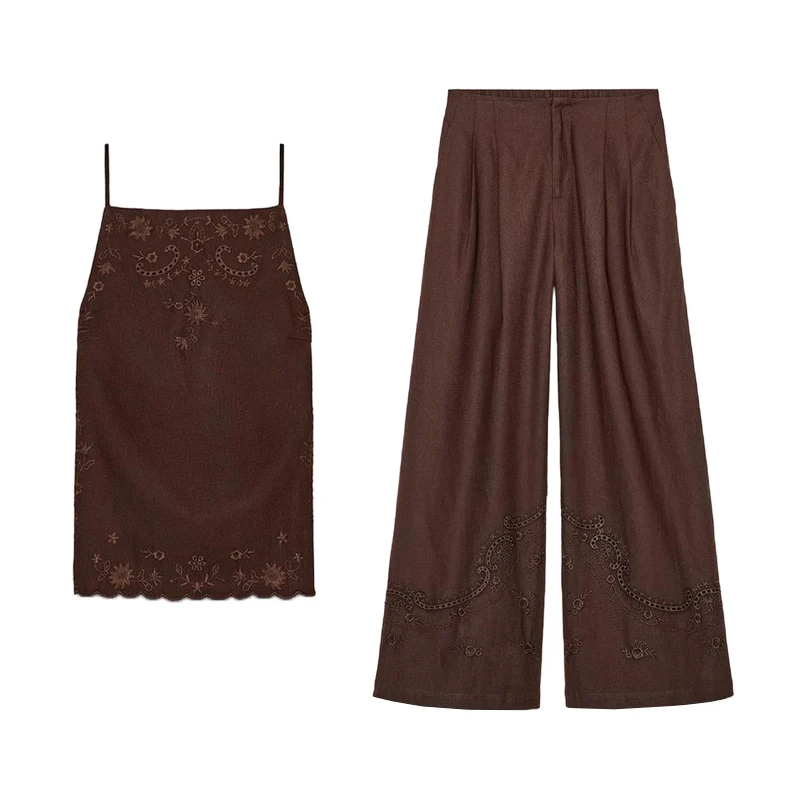 Conjunto de duas peças com top de aodão bordado sem costas e calça crida casual de cintura alta, gola redonda e manga cu...