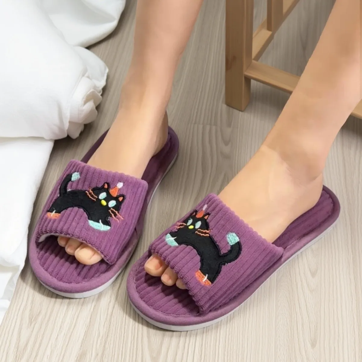 

Cartoon Cat Pattern Home Slippers for Women Light Open Toe Non Slip Bedroom Slides Woman Fashion Striped Plush Indoor Slippers