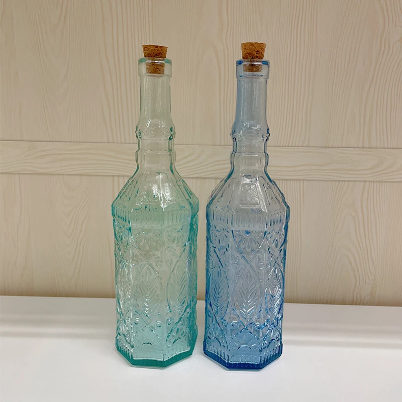 700ml Large Capacity Blue Sealed Bottle Spanish Embossed Food Grade Glass Bottle Household Wooden Stopper Decanter Wine Bottle