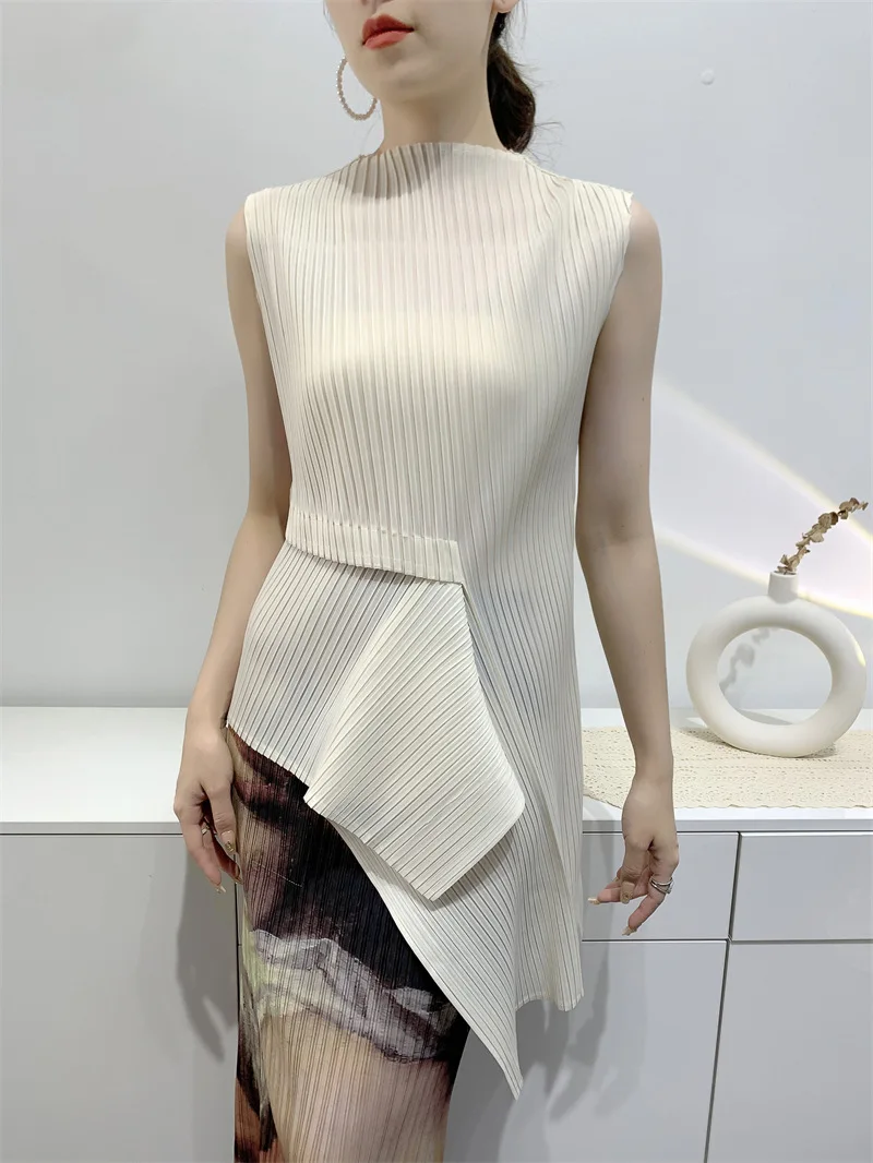 

Miyake Pleated Women's Vest 2025 Summer New Solid Color Asymmetric Design Sleeveless Round Neck Slim Stretchy Solid Color Top