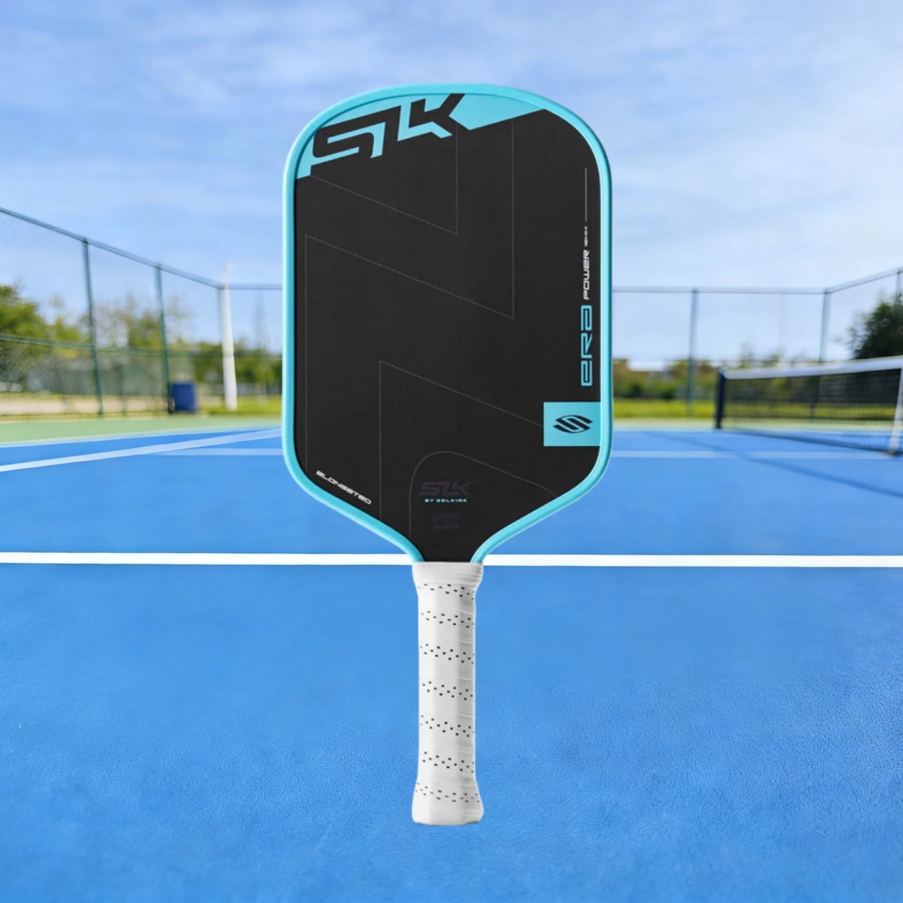 

Ракетки для пиклбола Selkirk SLK ERA Power с гибридной поверхностью из углеродного волокна, сердцевиной Dynamic Fusion, обеспечивающие высокий вращение и контроль, для игры в помещении и на улице.