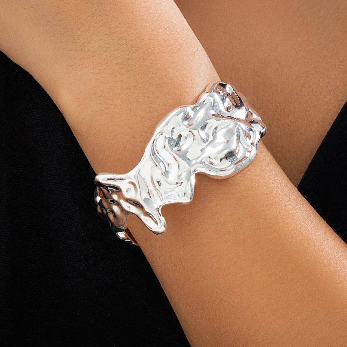Open Wide Uneven Metal Cuff Bracelet for Women Trendy Charms Bangle on the Hand Accessories 2023 Fashion Jewelry Decoration Gift