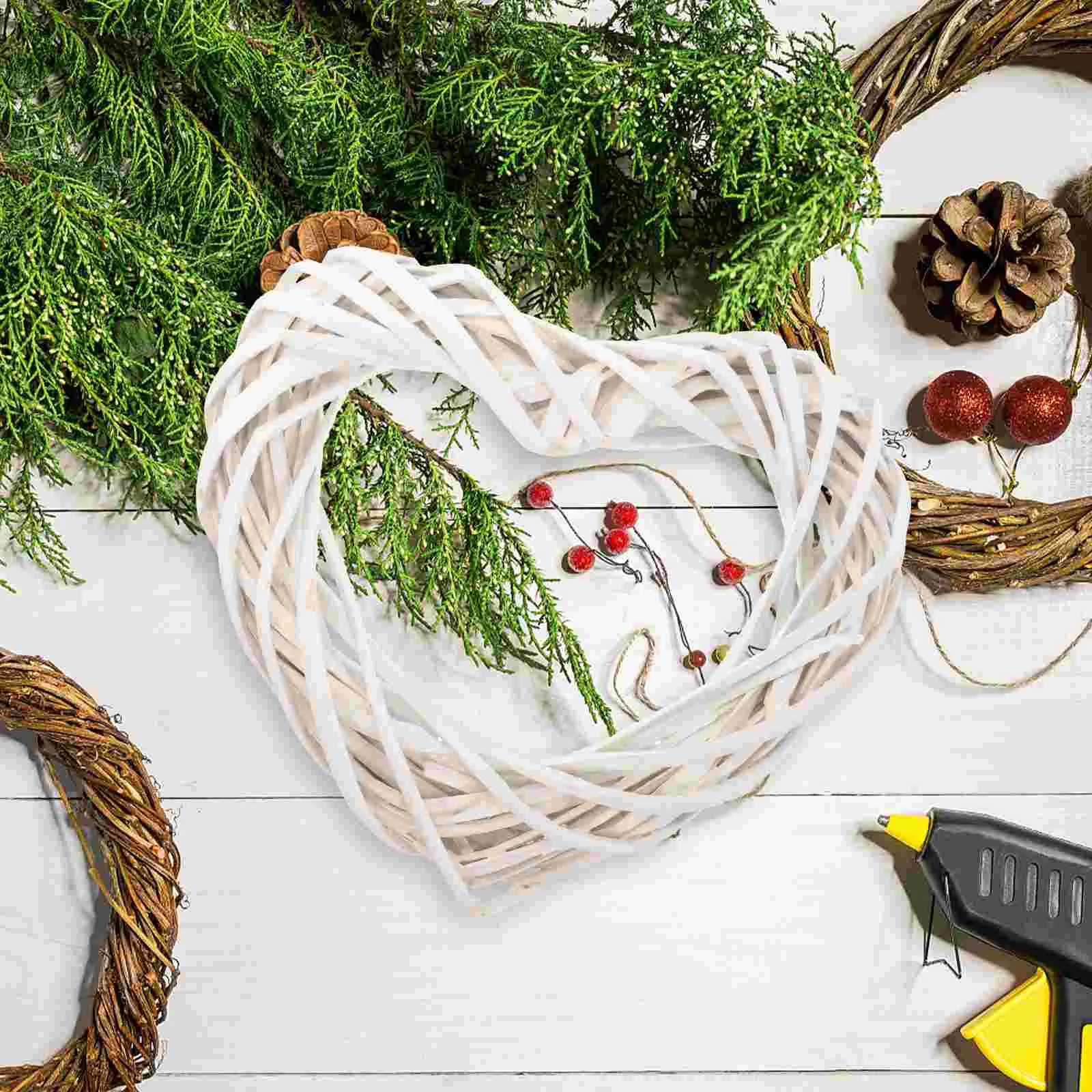 Christmas Ornament DIY Wreath Frame Heart Shaped Hoops Door Hanging Heart-shape Rattan Wooden Natural Wall Ring