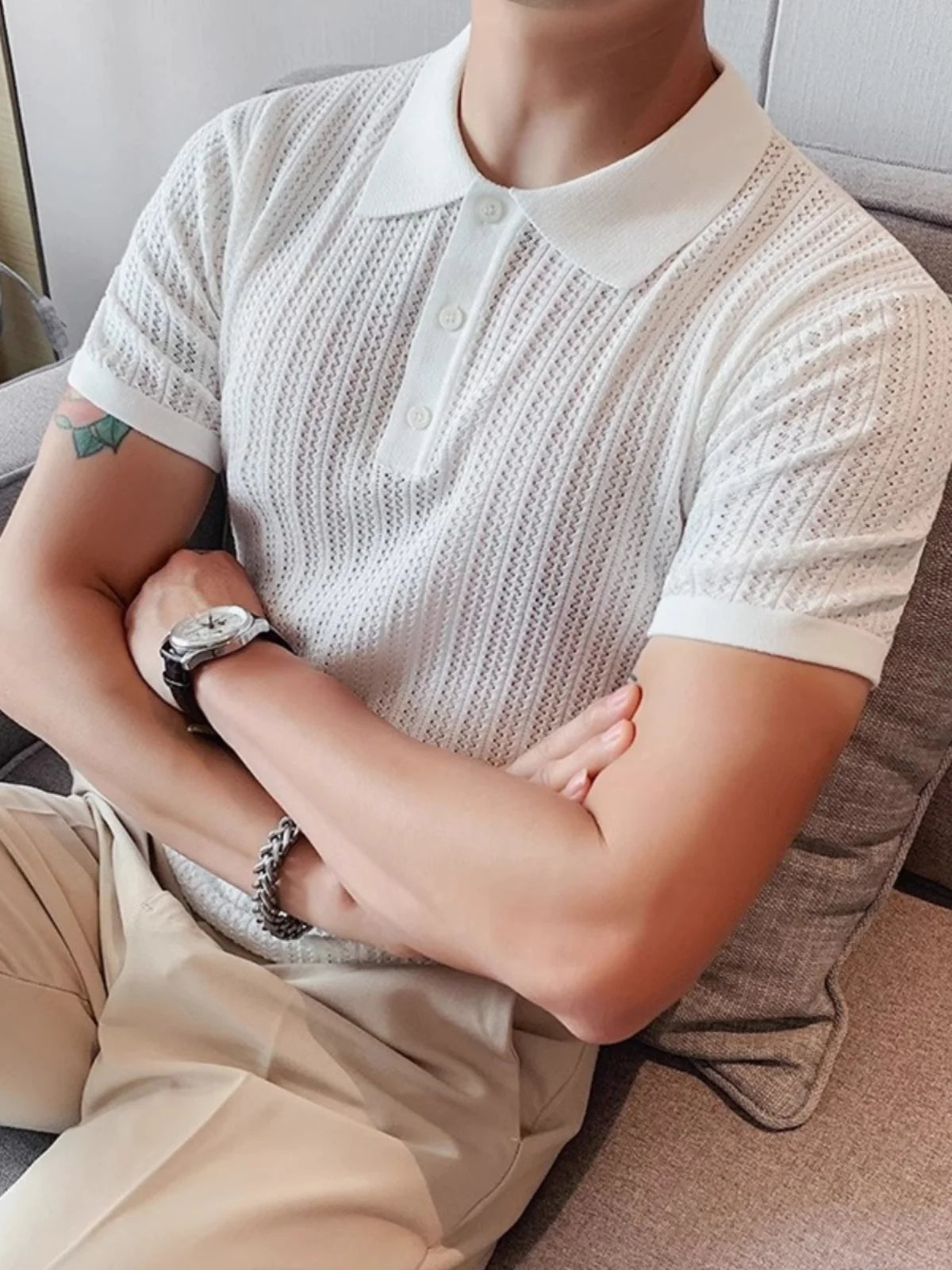 

Летняя тонкая футболка с вырезами для мужчин, короткий рукав, охлаждающая, повседневная, модная, в корейском стиле, приталенная, из ледяного шелка