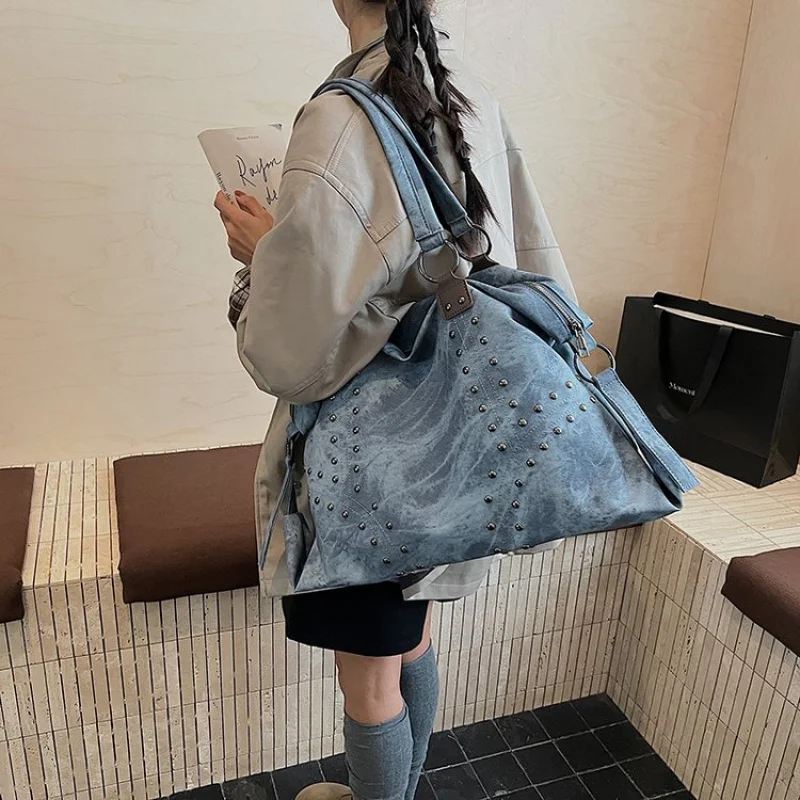 

Luxury Minimalist Messenger Bag For Women Designer Paris Fashion With Vintage Leather Solid Color And Trendy Logo